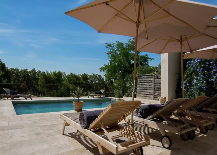 فيلة In Herault With Pool